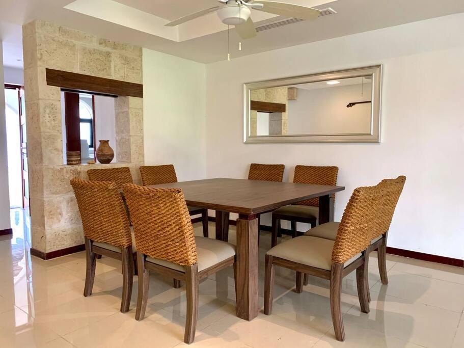 Charming Lagoon Front Villa By Casa Paraiso Cancún Eksteriør billede