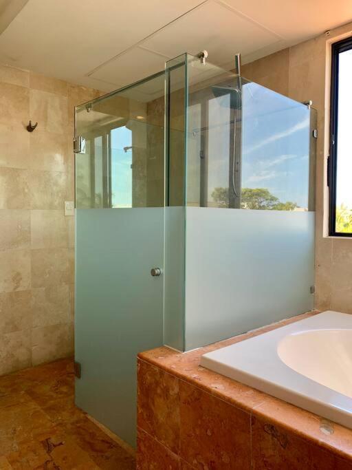Charming Lagoon Front Villa By Casa Paraiso Cancún Eksteriør billede